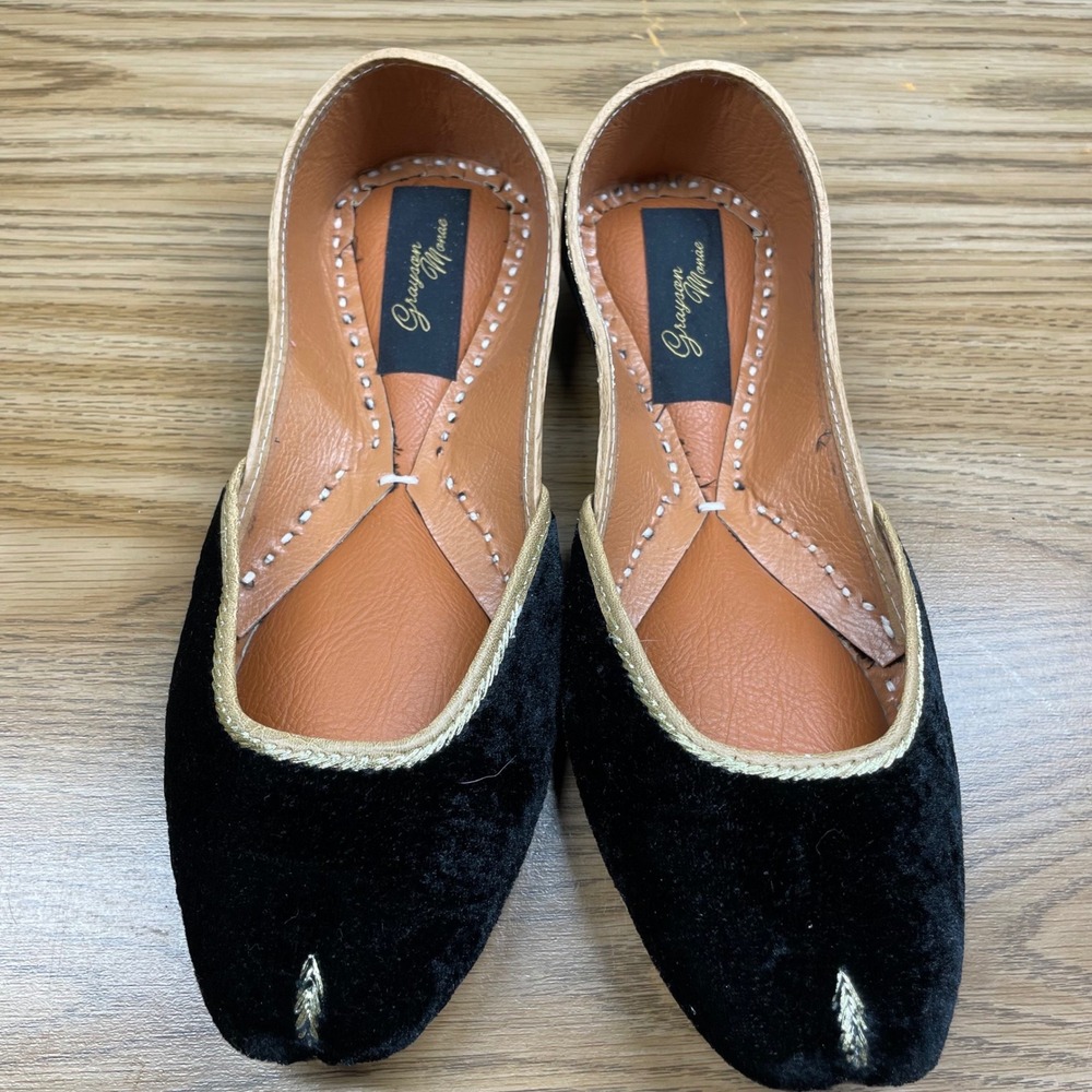 Grayson Monae Women Jutti Flats Black Velvet Gold Trim Size 40 Ethnic Khussa